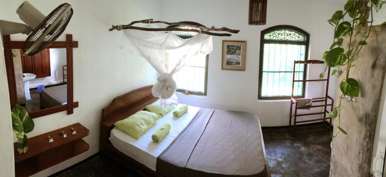 Circus Lagoon Hideaway Bed & Breakfast Dodanduwa Luaran gambar