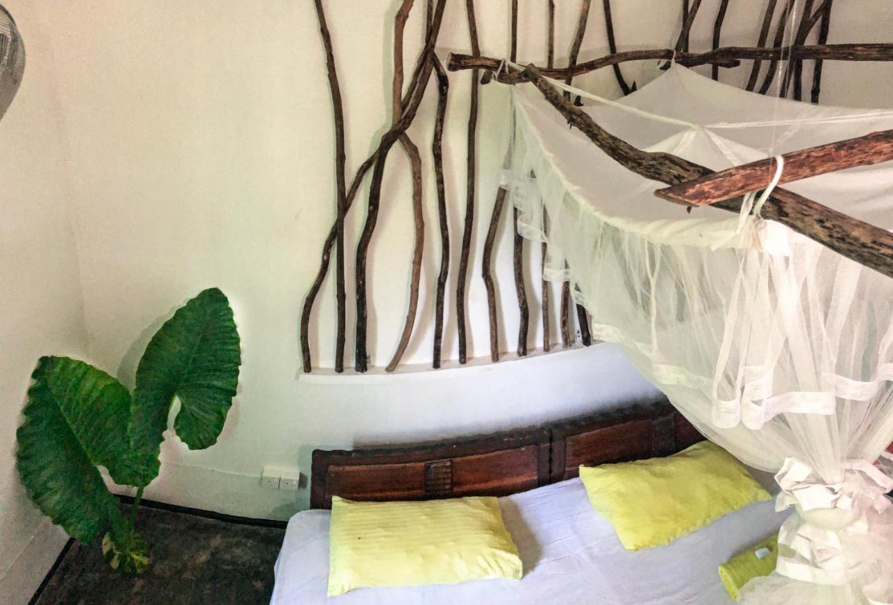 Circus Lagoon Hideaway Bed & Breakfast Dodanduwa Luaran gambar