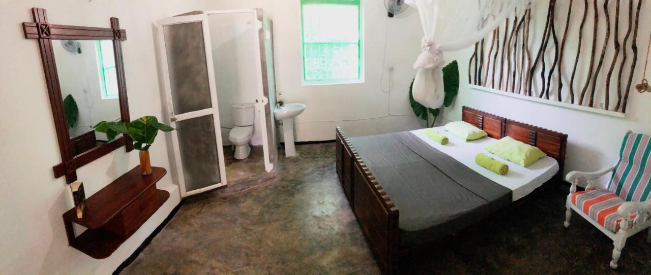 Circus Lagoon Hideaway Bed & Breakfast Dodanduwa Luaran gambar