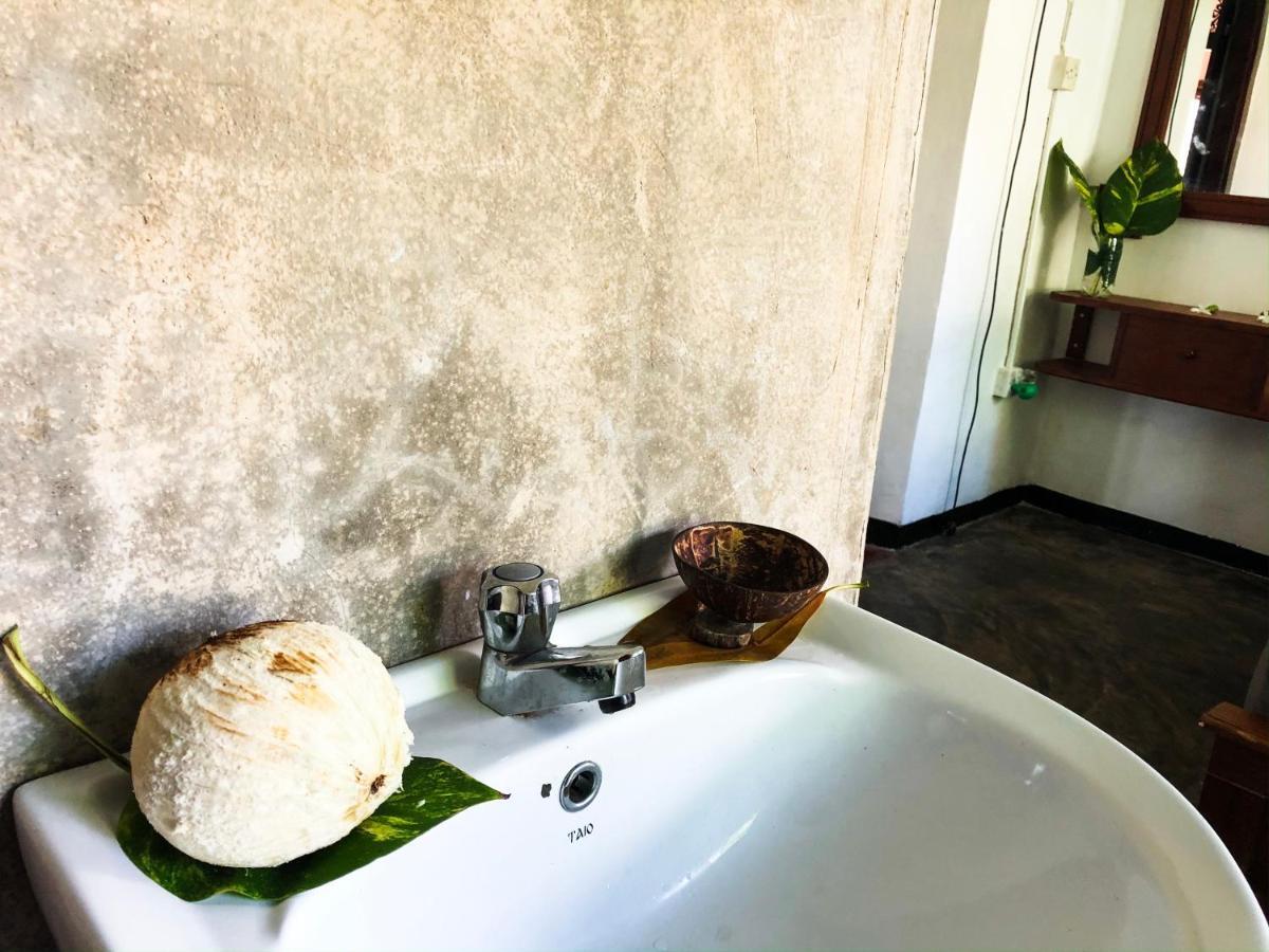 Circus Lagoon Hideaway Bed & Breakfast Dodanduwa Luaran gambar